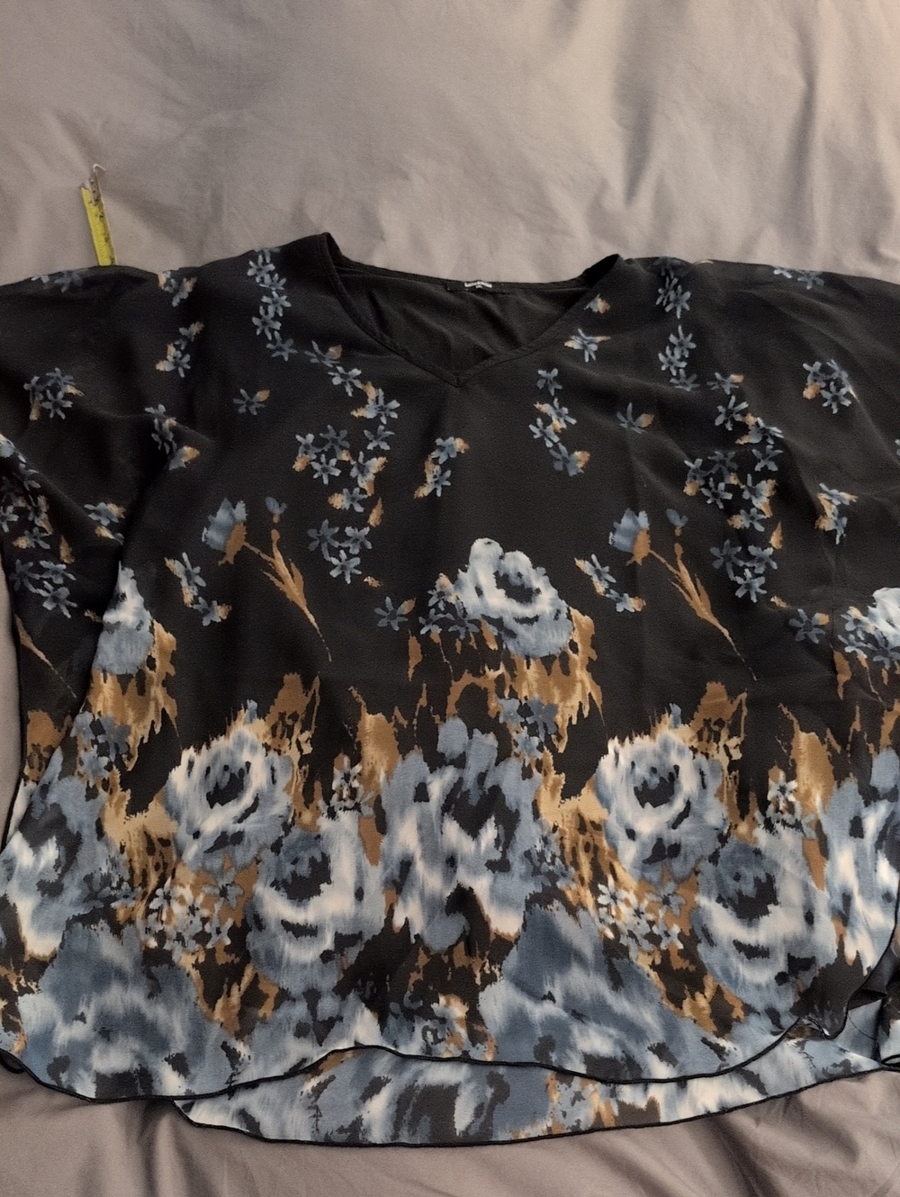 Black Floral V-Neck Women's Top - Elegant Blue & Tan Print Xxl
